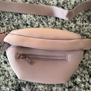Quince Dusty Pink Belt Bag neoprene